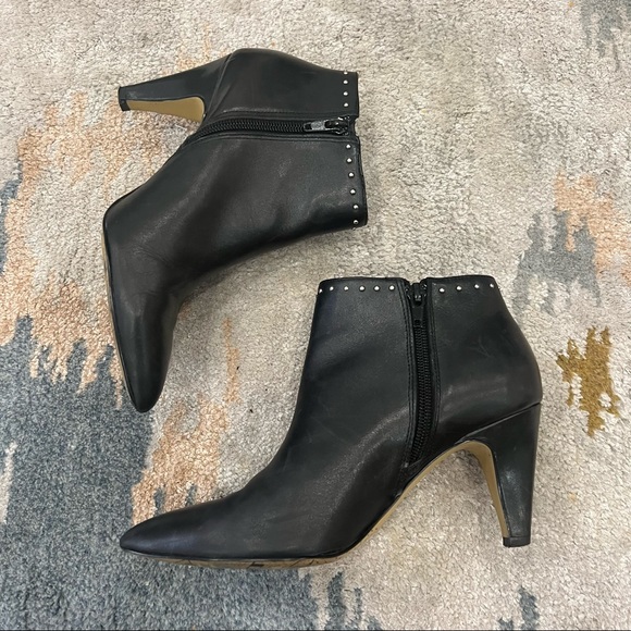 Bella Vita Delfina Black Leather Booties - Picture 5 of 7
